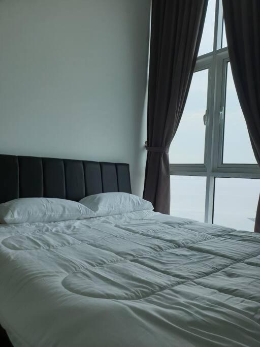 Direct Qbm & Ikea *Highfloor Sunrise Seaview Condo 바얀레파스 외부 사진
