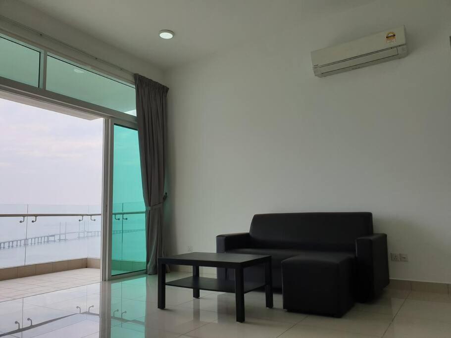Direct Qbm & Ikea *Highfloor Sunrise Seaview Condo 바얀레파스 외부 사진