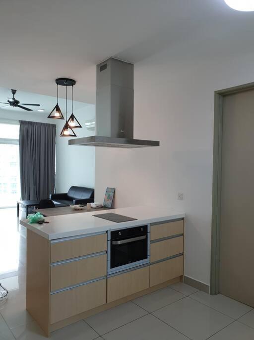 Direct Qbm & Ikea *Highfloor Sunrise Seaview Condo 바얀레파스 외부 사진