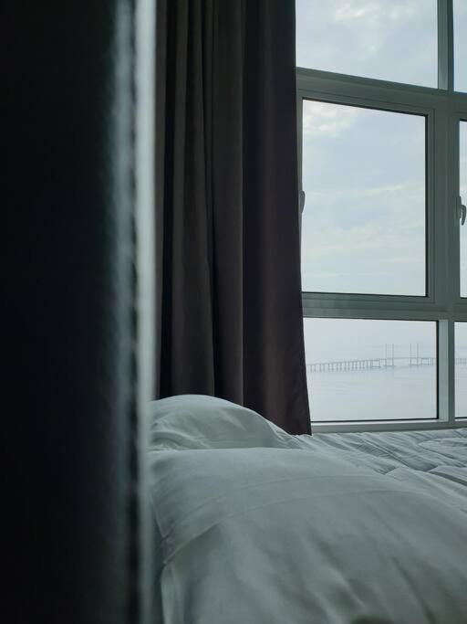 Direct Qbm & Ikea *Highfloor Sunrise Seaview Condo 바얀레파스 외부 사진